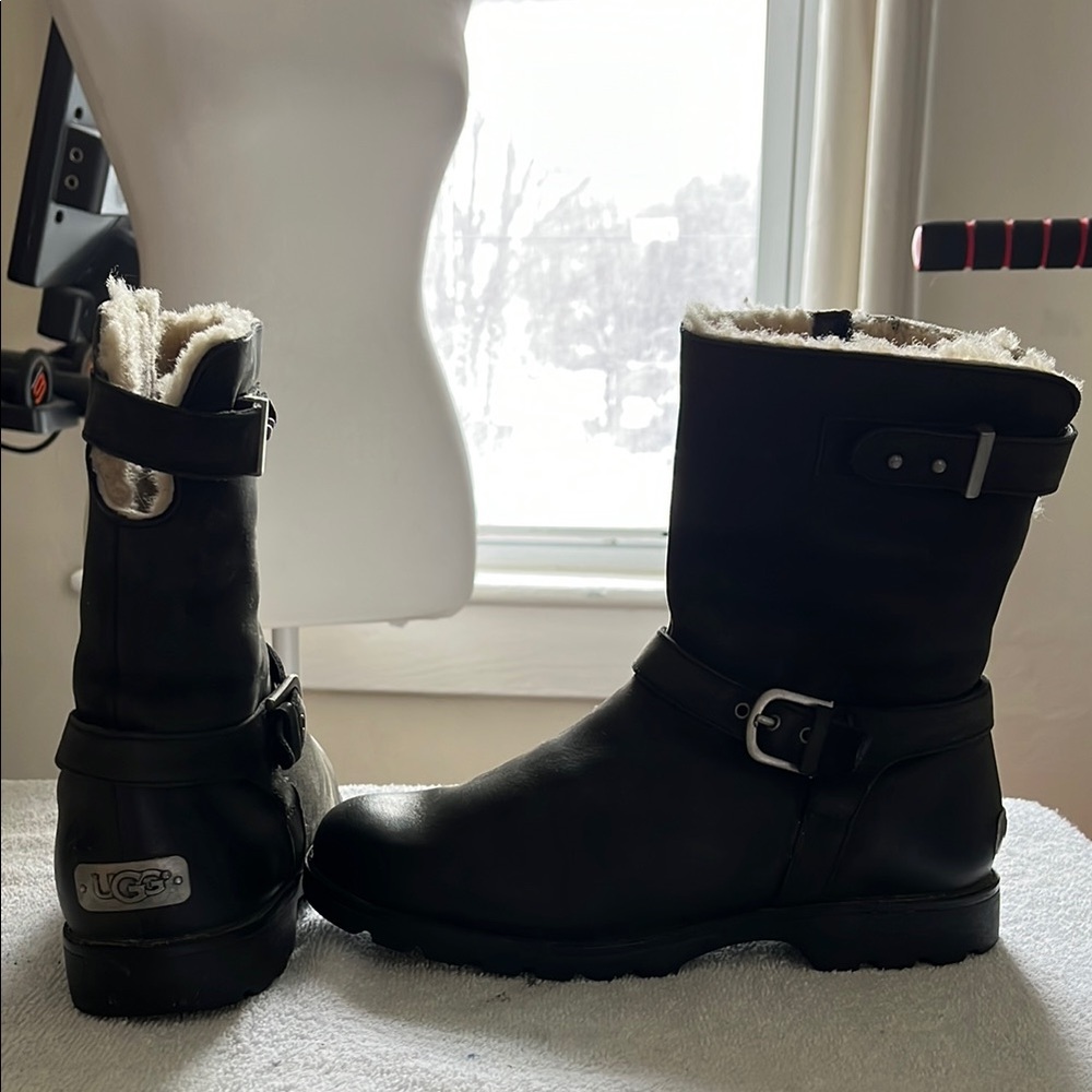 UGG Women’s Grandle Buckle Boots.  Waterproof Leather sz 7 w/ Sheepskin lining